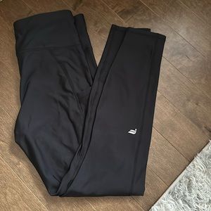 Fabletics winter run legging pockets